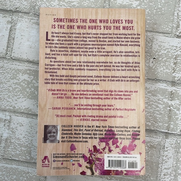 It ends with us book by colleen hoover - Picture 10 of 13